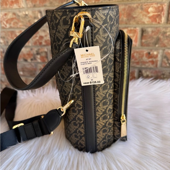 Michael Kors Elegant Black and Brown Crossbody Bag with Geometric Pattern - Picture 6 of 9